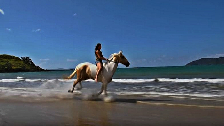 Alycia Burton bareback jumping