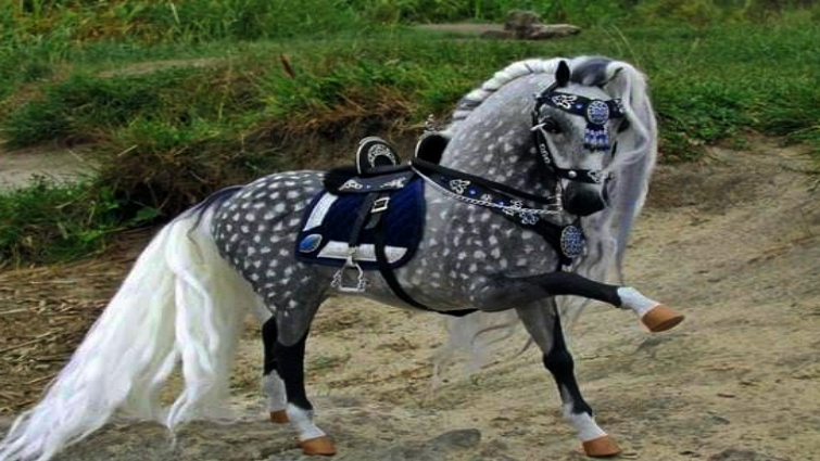 Handmade horse replica by Ekaterina Yakovenko
